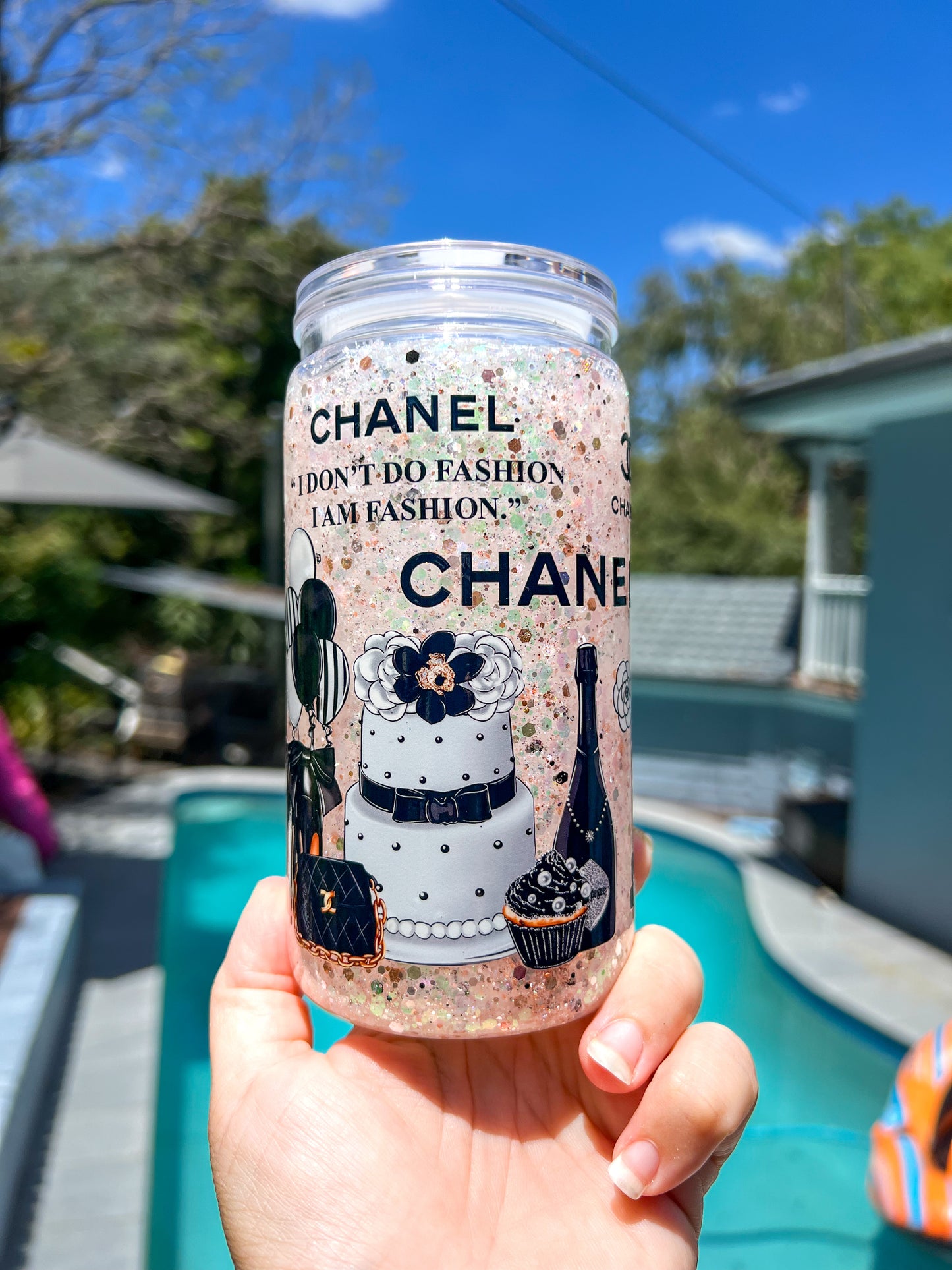 ✨ Parisian Inspired Glitter Tumbler - Snow Globe Cup with Eiffel Tower, Dog & Balloons | Luxury Girly Aesthetic Gift ✨