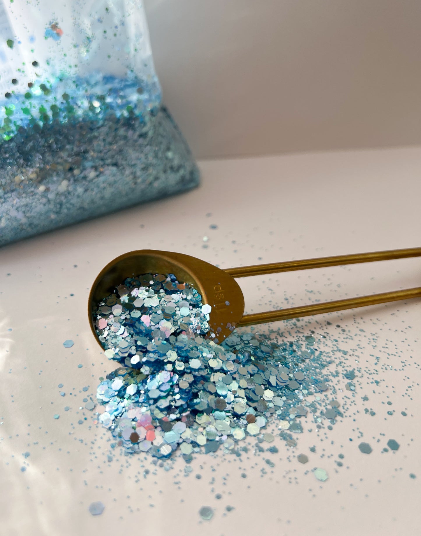 ✨ Arctic Glow – Iridescent Mixed Glitter