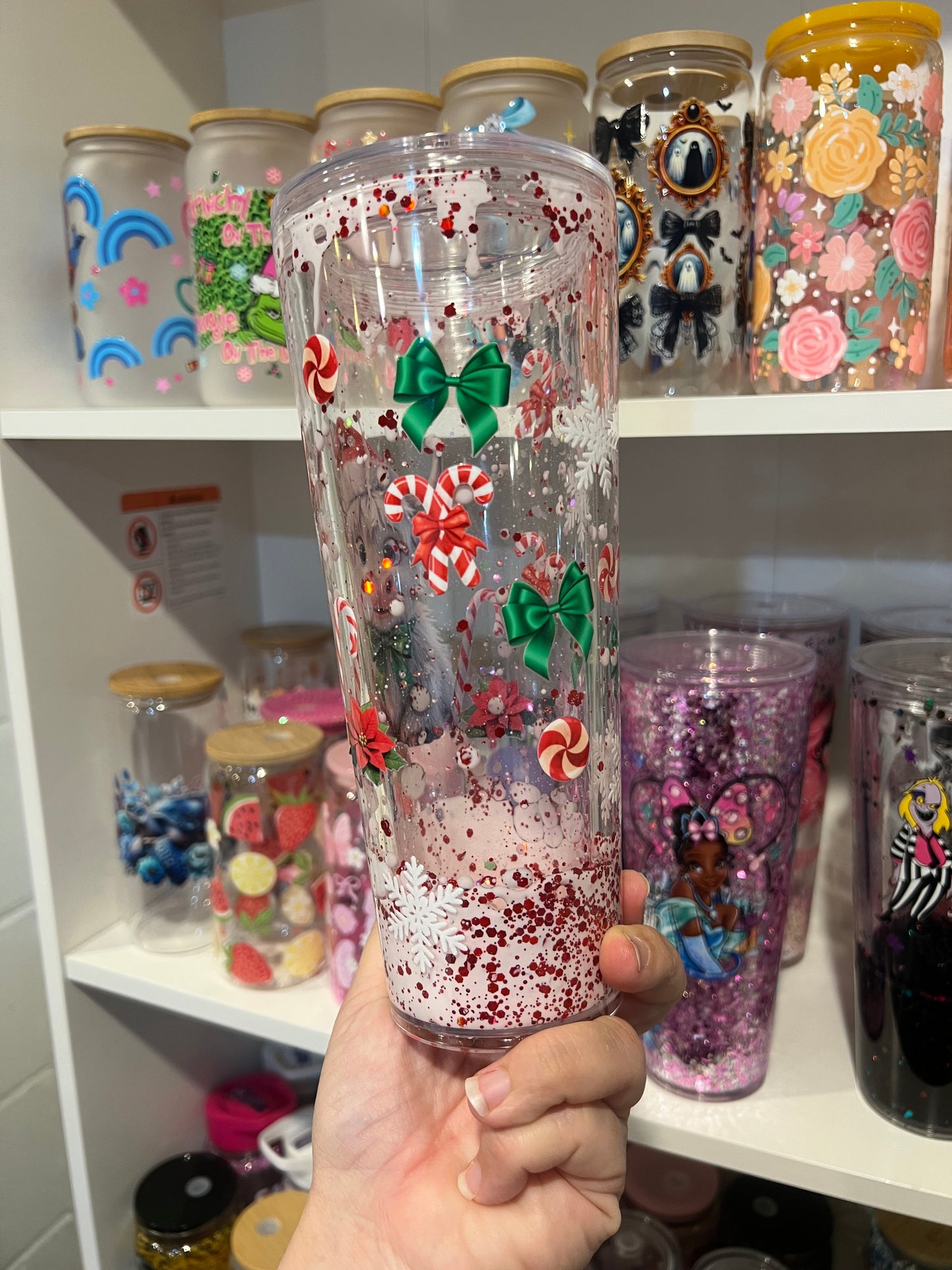 Highland Cow Christmas 24oz Snow Globe Cup – Festive Glitter Tumbler