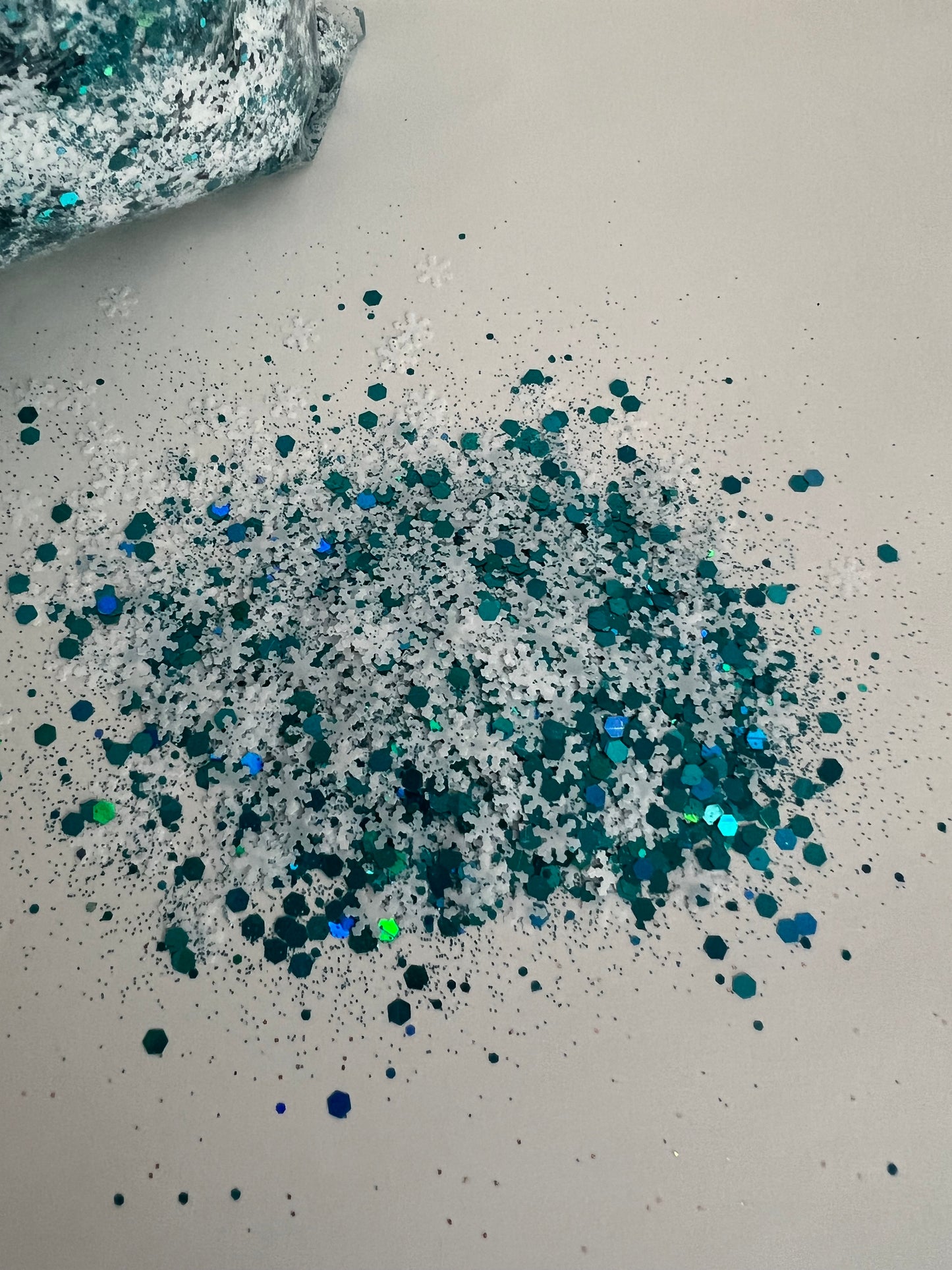 Snowflake Sparkle Mix – Iridescent Winter Glitter