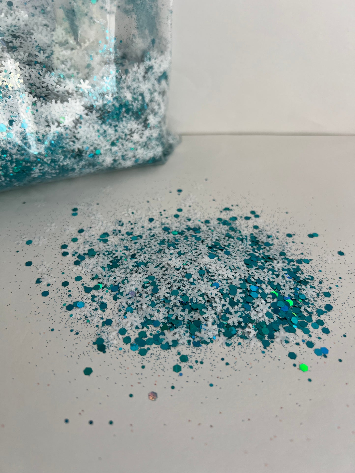 Snowflake Sparkle Mix – Iridescent Winter Glitter