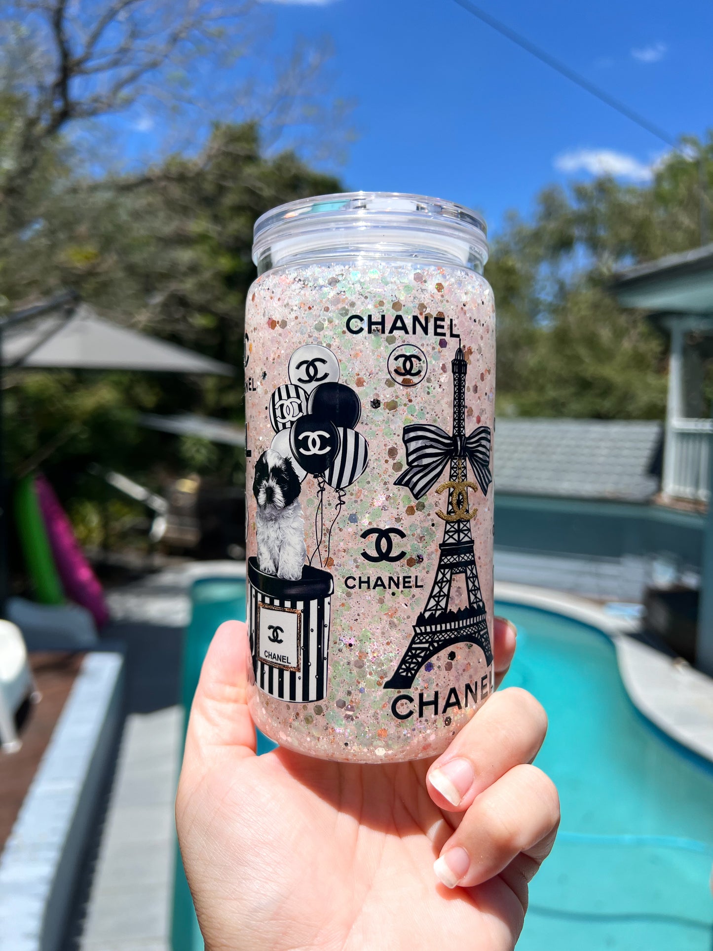 ✨ Parisian Inspired Glitter Tumbler - Snow Globe Cup with Eiffel Tower, Dog & Balloons | Luxury Girly Aesthetic Gift ✨